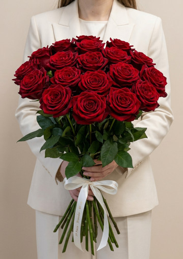 19 красных роз из Эквадора 80 см — купить с доставкой